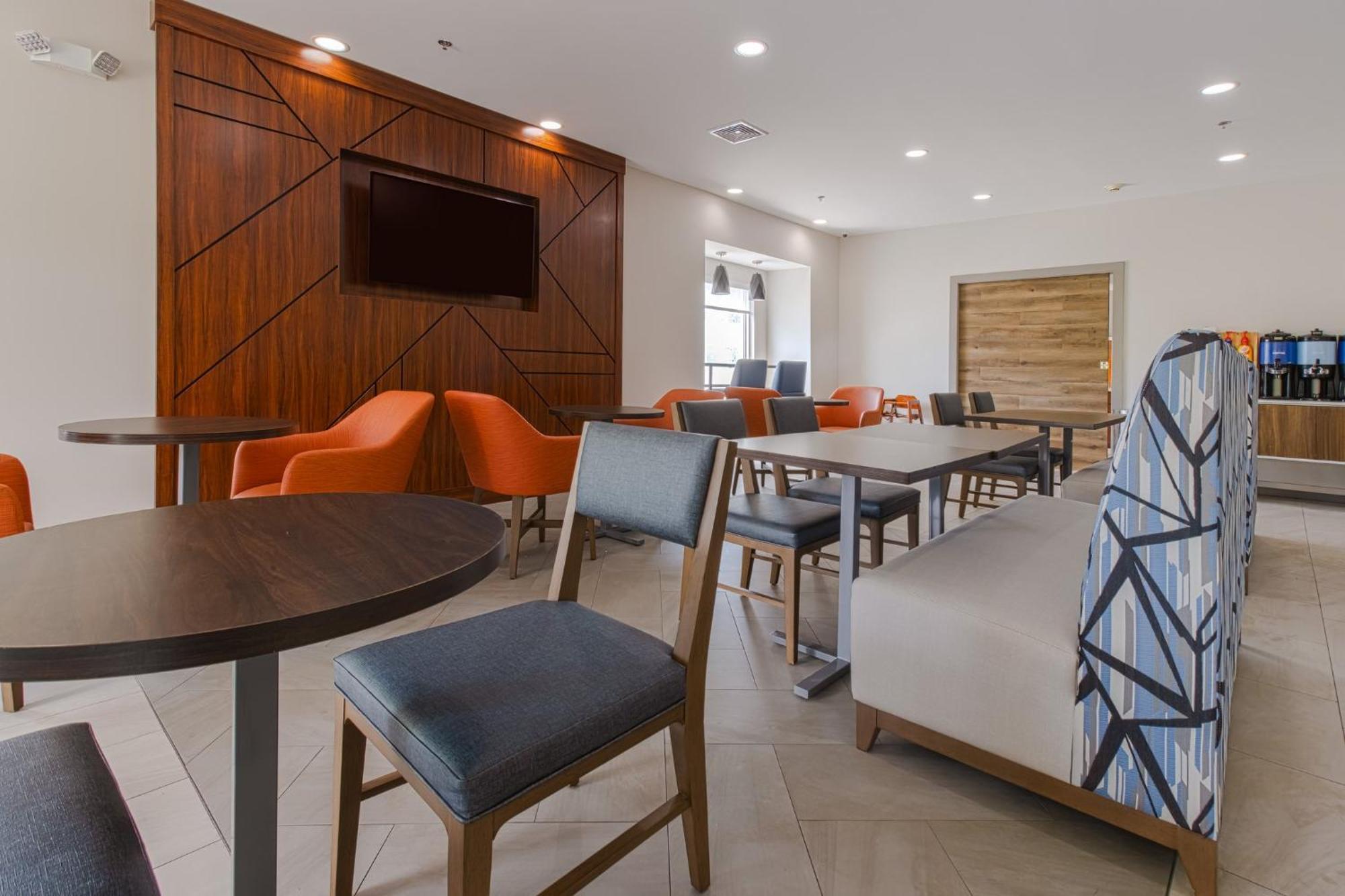 Holiday Inn Express Hartford-Newington By Ihg Екстер'єр фото